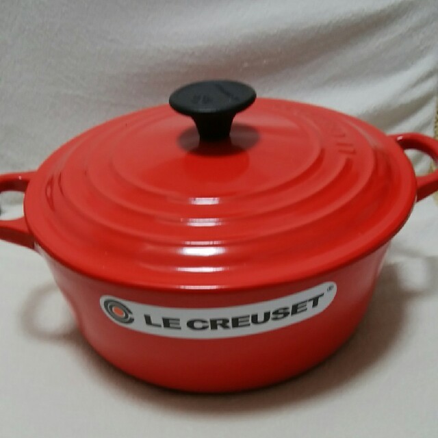 LE CREUSET(ルクルーゼ)のル・クルーゼ　ココット　ロンド　20cm インテリア/住まい/日用品のキッチン/食器(鍋/フライパン)の商品写真