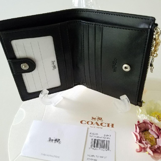 COACH(コーチ)の新品【COACH コーチ】 チャーム付き折り財布 (チューリップ) レディースのファッション小物(財布)の商品写真