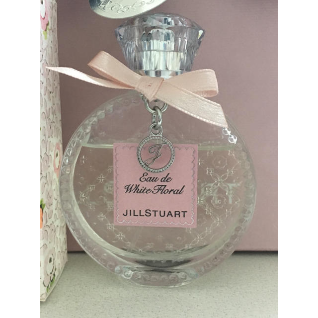 JILL by JILLSTUART(ジルバイジルスチュアート)のジル  オードホワイトフローラル コスメ/美容の香水(香水(女性用))の商品写真