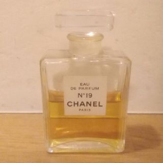 シャネル(CHANEL)のCHANEL No.19 オードパルファム 50ml(香水(女性用))