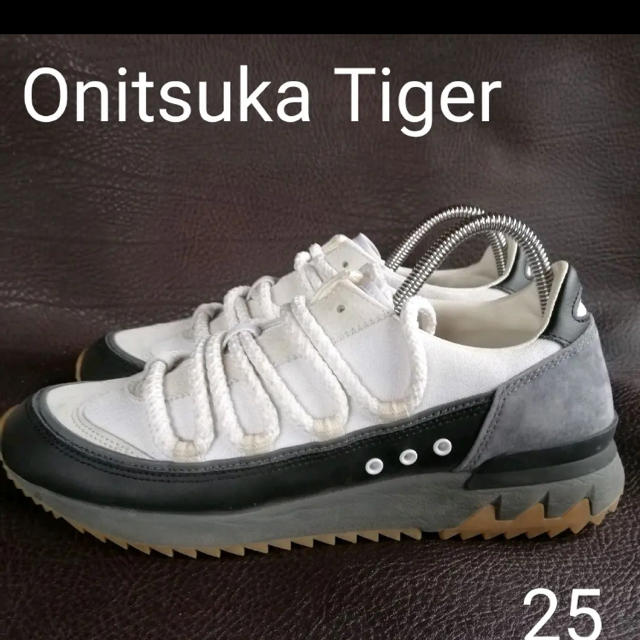 Onitsuka Tiger(オニツカタイガー)のOnitsuka Tiger HSINCA (WHITE/BLACK) レディースの靴/シューズ(スニーカー)の商品写真