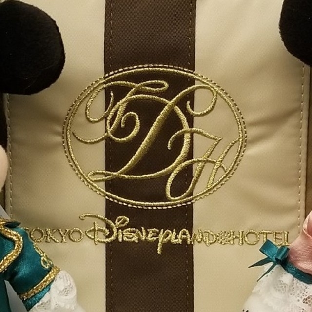 Disney(ディズニー)のディズニーランドホテル　限定　エクスクルーシブ　トート　ぬいぐるみバッジ  エンタメ/ホビーのおもちゃ/ぬいぐるみ(キャラクターグッズ)の商品写真