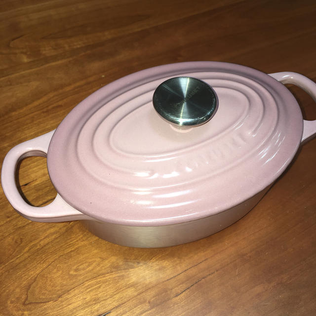 LE CREUSET(ルクルーゼ)のル・クルーゼ　ココット・オーバル17センチ インテリア/住まい/日用品のキッチン/食器(鍋/フライパン)の商品写真