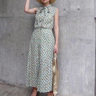 スライ(SLY)のBLANCHES BOWTIE PLEATS DRESS【人気商品】専用(ロングワンピース/マキシワンピース)