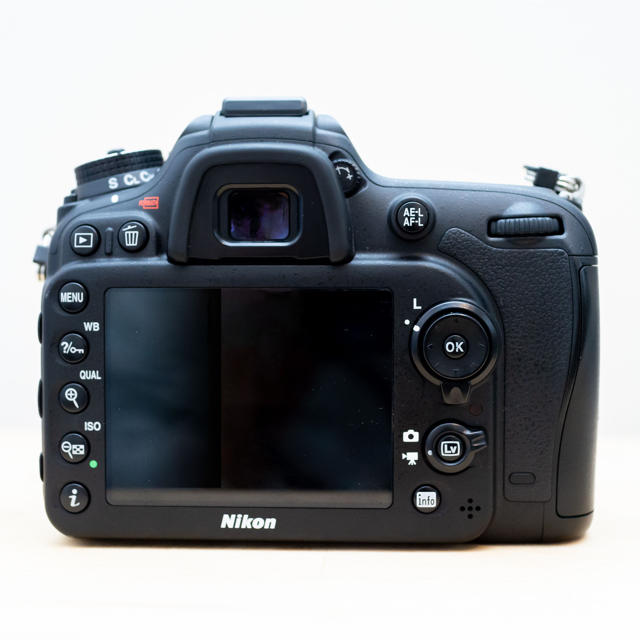 【一眼レフ】Nikon D7100 おまけ付き