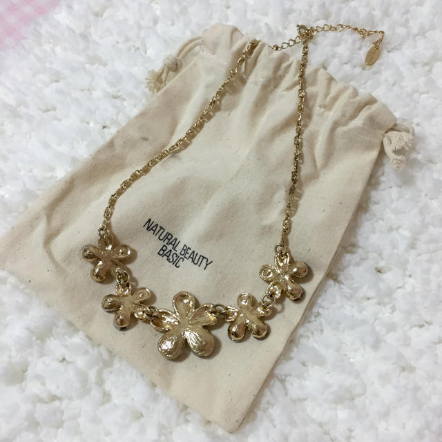 NATURAL BEAUTY BASIC(ナチュラルビューティーベーシック)のNB flower ネックレス レディースのアクセサリー(ネックレス)の商品写真