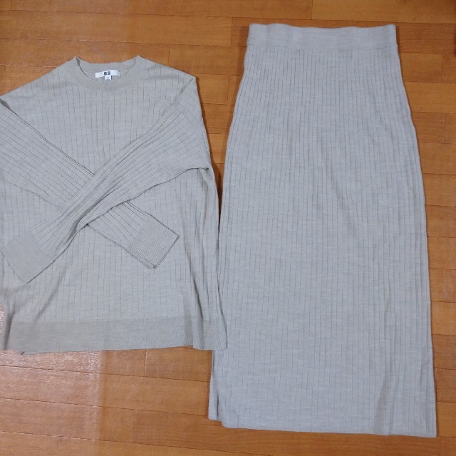 UNIQLO(ユニクロ)のメリノリブクルーネックセーターとスカート レディースのトップス(ニット/セーター)の商品写真