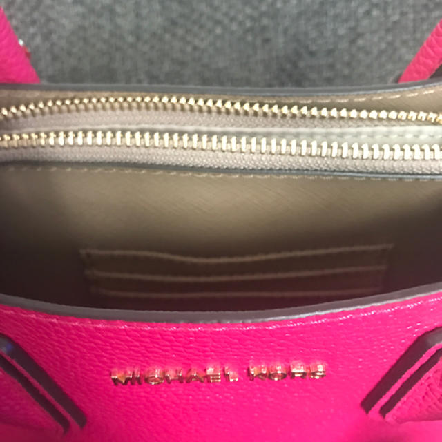Michael Kors(マイケルコース)の新品　マイケルコース   ショルダーバッグ  ピンク　2way レディースのバッグ(ショルダーバッグ)の商品写真