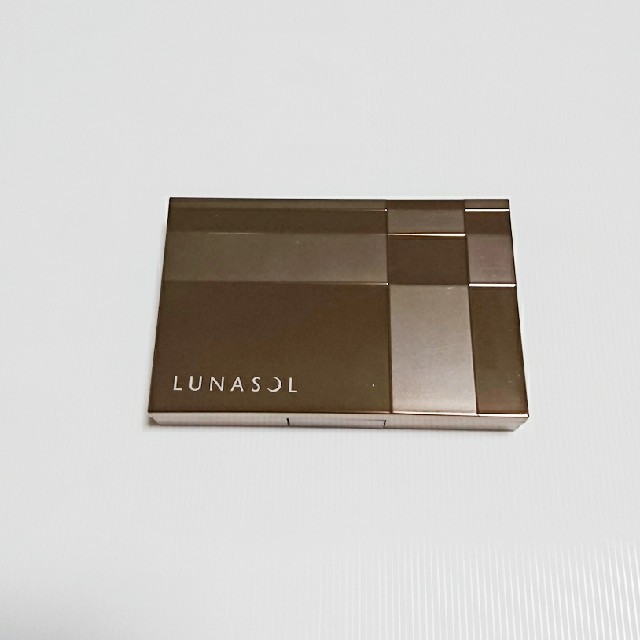 LUNASOL(ルナソル)のLUNASOL スタイリングアイゾーンコンパクト 01 ナチュラルブラウン コスメ/美容のベースメイク/化粧品(パウダーアイブロウ)の商品写真