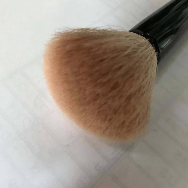 BOBBI BROWN(ボビイブラウン)のbobbi brown  フェイスブレンダー　ブラシ　ボビーブラウン コスメ/美容のベースメイク/化粧品(その他)の商品写真