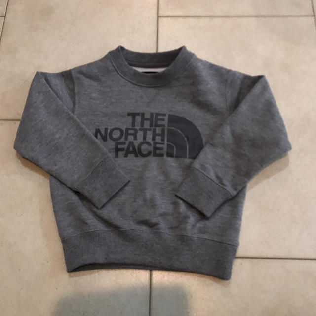 THE NORTH FACE(ザノースフェイス)のサイズ100 THE NORTH FACEトレーナー キッズ/ベビー/マタニティのキッズ服男の子用(90cm~)(Tシャツ/カットソー)の商品写真