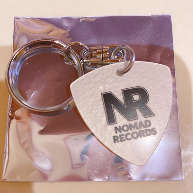 関ジャニ∞(カンジャニエイト)のNOMAD 錦戸亮 キーチェーン エンタメ/ホビーのタレントグッズ(男性タレント)の商品写真