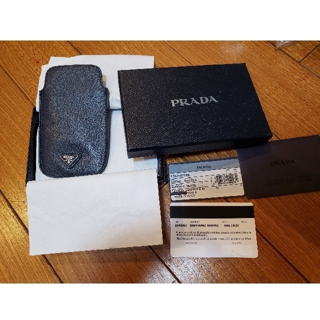 PRADA - 新品 PRADA 携帯ケースORカードケースの通販 by りいな's shop｜プラダならラクマ