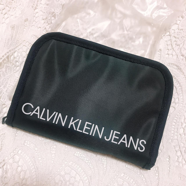 Calvin Klein(カルバンクライン)の新品未開封 カルバンクライン 多機能ケース 旅行ポーチ  レディースのファッション小物(ポーチ)の商品写真