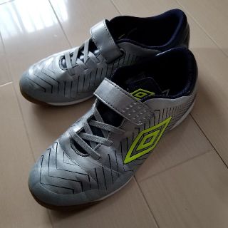 アンブロ(UMBRO)のアンブロ フットサルシューズ 22.5㎝ (シューズ)