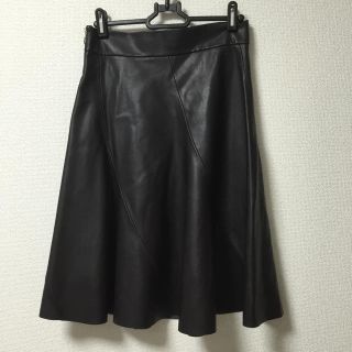 ザラ(ZARA)のZARAフェイクレザーフレアスカート(ひざ丈スカート)