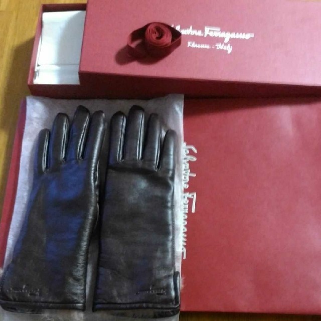Salvatore Ferragamo(サルヴァトーレフェラガモ)の【フェラガモグローブ】 レディースのファッション小物(手袋)の商品写真