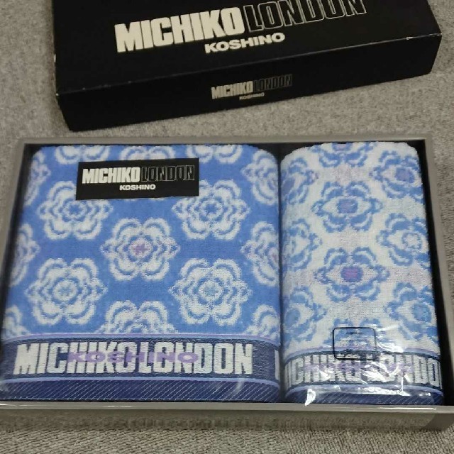 MICHIKO LONDON(ミチコロンドン)の【さらさん専用】ミチコロンドン タオルセット インテリア/住まい/日用品の日用品/生活雑貨/旅行(タオル/バス用品)の商品写真