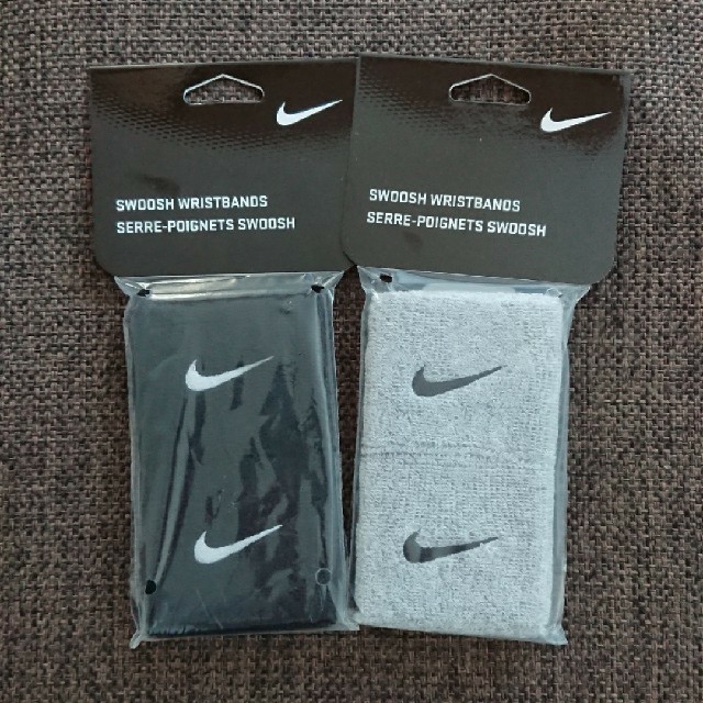 NIKE(ナイキ)のNIKE ナイキ リストバンド セット スウッシュ ブラック ホワイト グレー メンズのアクセサリー(バングル/リストバンド)の商品写真