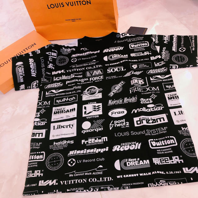 LOUIS VUITTON(ルイヴィトン)の売れなければ取消します。オールオーバーロゴプリンテッドTシャツ メンズのトップス(Tシャツ/カットソー(半袖/袖なし))の商品写真