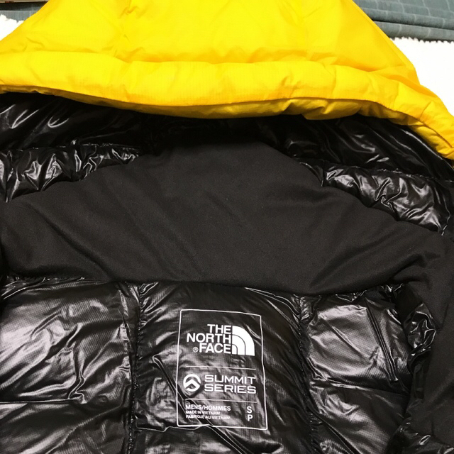 THE NORTH FACE(ザノースフェイス)の専用です。NORTHFACE サミットダウンビレイパーカS カナリアイエロー メンズのジャケット/アウター(ダウンジャケット)の商品写真