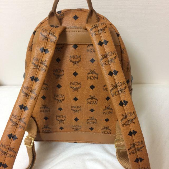 MCM(エムシーエム)のMCM ミディアムサイズ バックパック コニャック スタッズ  メンズのバッグ(バッグパック/リュック)の商品写真