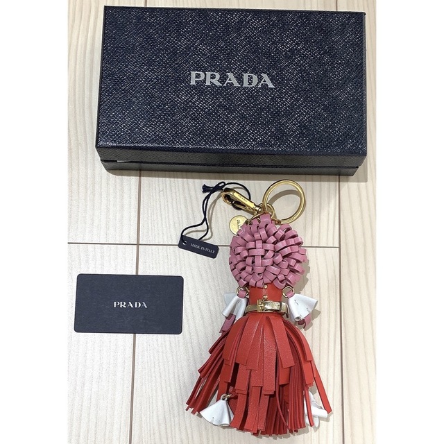 PRADA(プラダ)のプラダ　チャーム　レッド レディースのファッション小物(キーホルダー)の商品写真