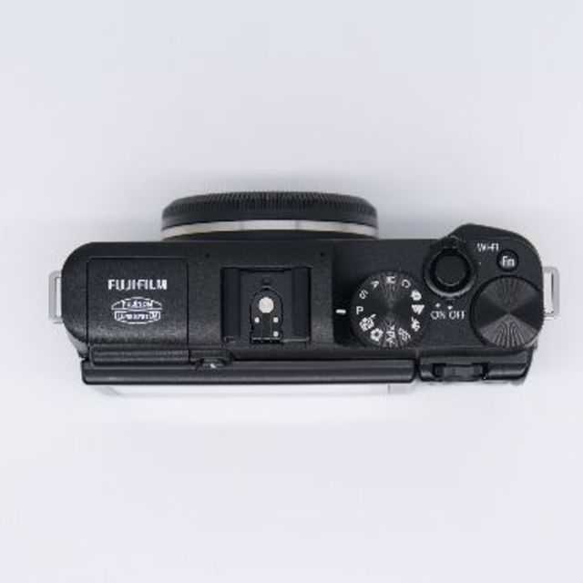富士フイルム(フジフイルム)のFUJIFILM X-M1 ボディ ブラック スマホ/家電/カメラのカメラ(ミラーレス一眼)の商品写真
