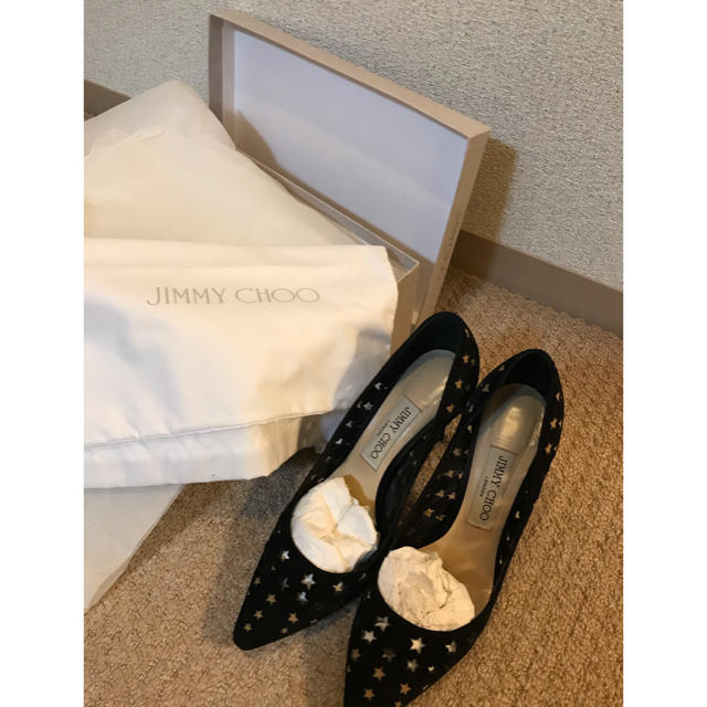 JIMMY CHOO(ジミーチュウ)のジミーチュウ☆スターパンチング スエードパンプス レディースの靴/シューズ(ハイヒール/パンプス)の商品写真