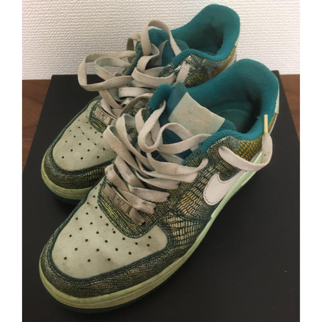 NIKE(ナイキ)の【NIKE】Air Force 1グリーン（レアカラー）レディース　23.0cm レディースの靴/シューズ(スニーカー)の商品写真