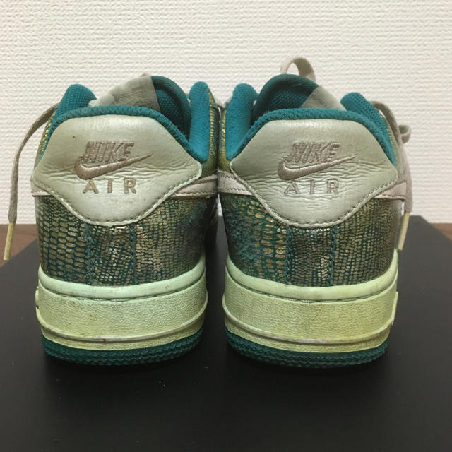 NIKE(ナイキ)の【NIKE】Air Force 1グリーン（レアカラー）レディース　23.0cm レディースの靴/シューズ(スニーカー)の商品写真