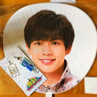 ジャニーズ(Johnny's)の関ジュ　京セラ　あけおめ　長尾謙杜　アクキー&団扇セット(アイドルグッズ)