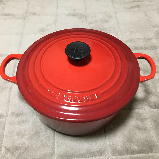 LE CREUSET(ルクルーゼ)のル・クルーゼ　22cm ココットロンド インテリア/住まい/日用品のキッチン/食器(鍋/フライパン)の商品写真