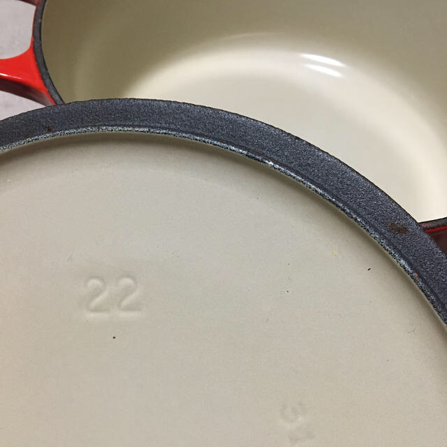 LE CREUSET(ルクルーゼ)のル・クルーゼ　22cm ココットロンド インテリア/住まい/日用品のキッチン/食器(鍋/フライパン)の商品写真