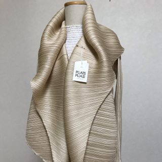 プリーツプリーズイッセイミヤケ(PLEATS PLEASE ISSEY MIYAKE)のイッセイミヤケ　プリーツプリーズ 新品未使用　(カーディガン)