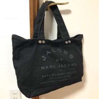 マークバイマークジェイコブス(MARC BY MARC JACOBS)のMARCBYMARCJACOBS マークジェイコブス 黒地/文字グレー(トートバッグ)