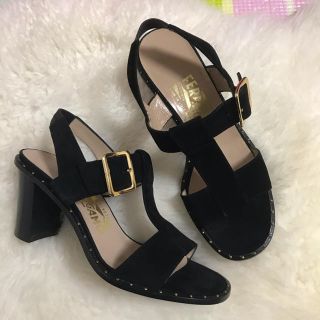 フェラガモ(Ferragamo)の正規品☆Ferragamo☆サンダル☆5C☆本スエード☆(サンダル)