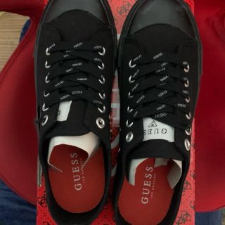 ゲス(GUESS)のGUESS スニーカー　新品！(スニーカー)