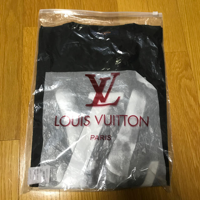 LOUIS VUITTON(ルイヴィトン)のvuitton tシャツ　週末限定値下げ！早い者勝ち！ メンズのトップス(Tシャツ/カットソー(半袖/袖なし))の商品写真