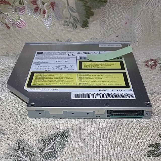 東芝(トウシバ)のCD-RW/DVD-ROM スリムドライブ　SD-R2002　ジャンク スマホ/家電/カメラのPC/タブレット(PCパーツ)の商品写真