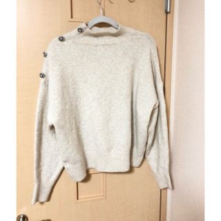 エイチアンドエム(H&M)のビジュー付きタートルニット(ニット/セーター)