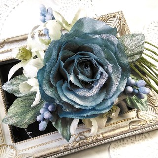 ブルーのバラと小花のコサージュ（シルバー）　卒業式　入学式　結婚式　布花　造花(コサージュ/ブローチ)