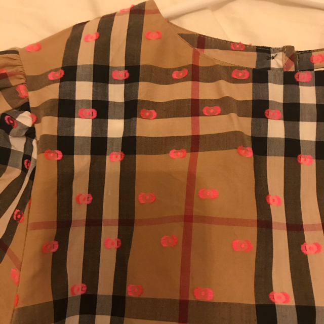 BURBERRY(バーバリー)の未使用　バーバリー　4y ワンピース　定価62640円 キッズ/ベビー/マタニティのキッズ服女の子用(90cm~)(ワンピース)の商品写真