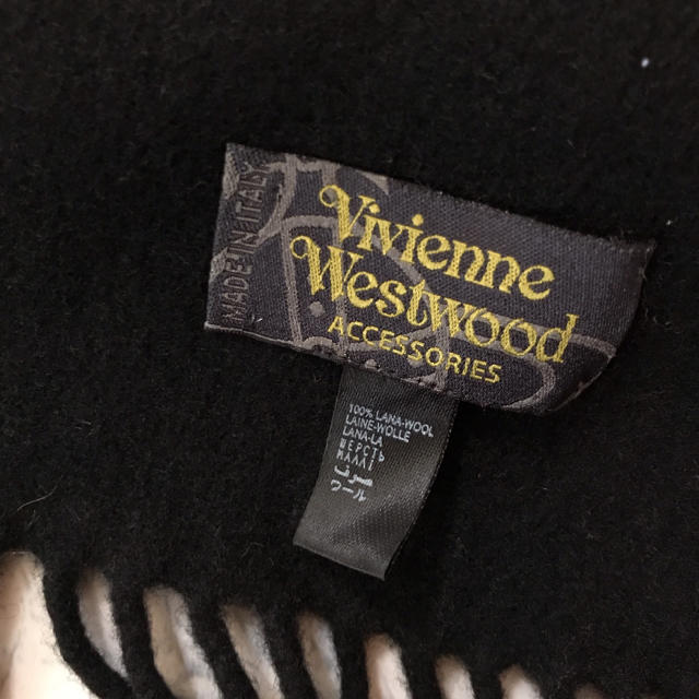 Vivienne Westwood(ヴィヴィアンウエストウッド)の美品 ヴィヴィアンウエストウッド マフラー ストール 黒 オーブ 刺繍 レディースのファッション小物(マフラー/ショール)の商品写真