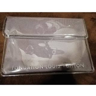 ルイヴィトン(LOUIS VUITTON)のVUITTON　ポーチ　タブレットケース　ヴィトン　お土産(ポーチ)