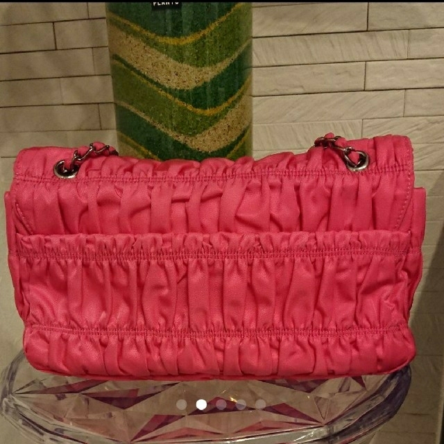 PRADA(プラダ)の売り切り✨ チェーンバッグ シャネル ルイヴィトン  バレンシアガ  レディースのバッグ(ショルダーバッグ)の商品写真