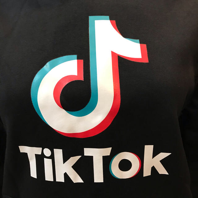 ☆週末限定セール☆【新品】TikTok パーカー　男女兼用　Sサイズ レディースのトップス(パーカー)の商品写真