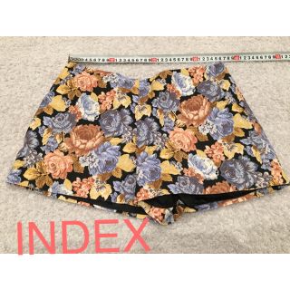 インデックス(INDEX)のショートパンツ 花柄(ショートパンツ)