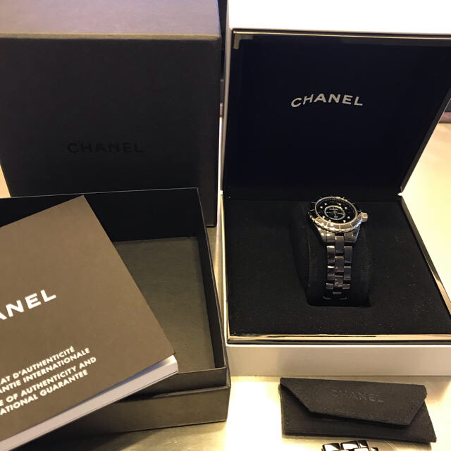 CHANEL(シャネル)のsulli様専用となります。CHANEL j12 8ポイントダイヤ　29mm☆ レディースのファッション小物(腕時計)の商品写真