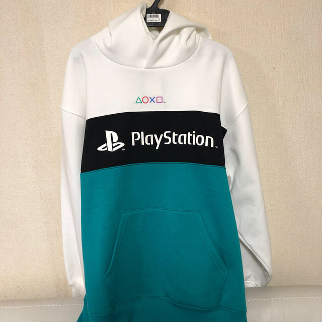 GU(ジーユー)のGU PlayStationコラボパーカー Lサイズ メンズのトップス(パーカー)の商品写真